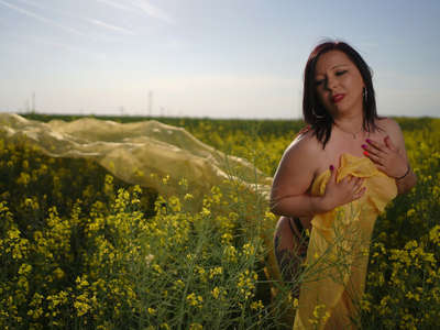 SINLAURA profile sexy photo